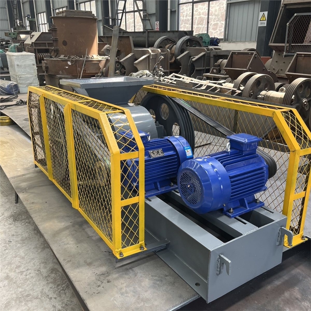 double-toothed roller crusher