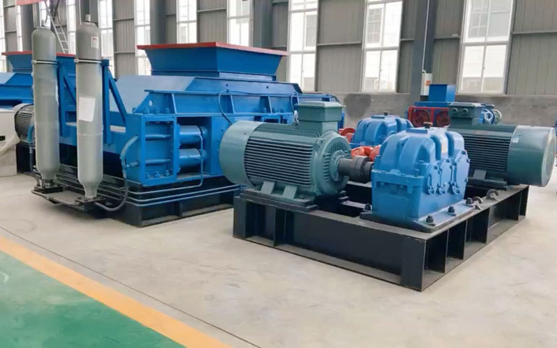 Hydraulic roll crusher