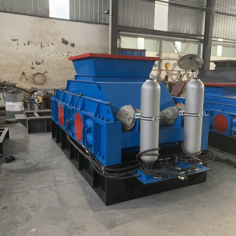 Hydraulic double roll crusher