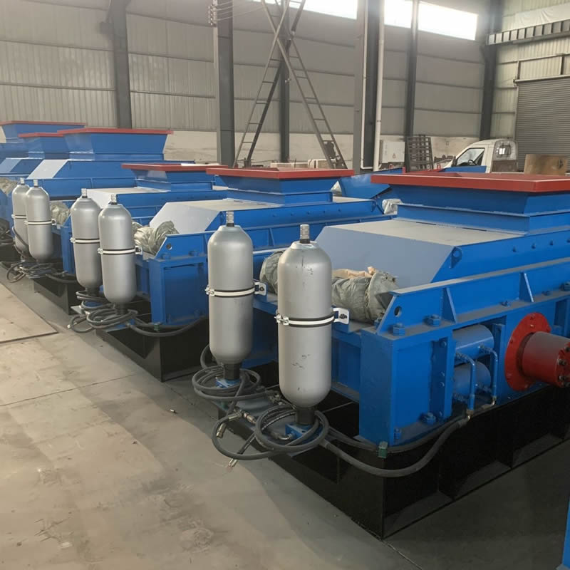 Hydraulic double roll crusher