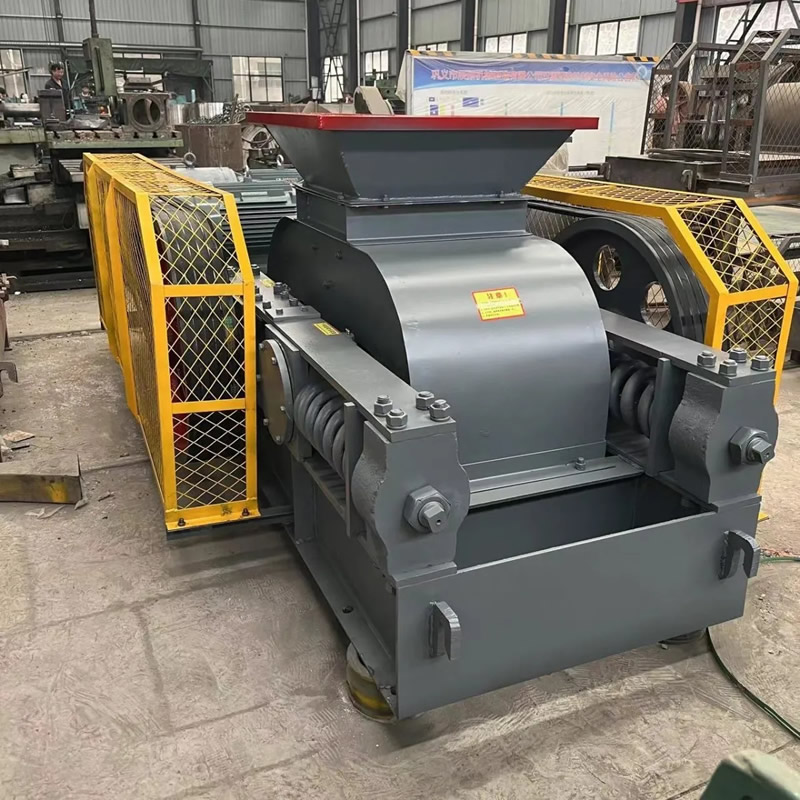 IsmailiaDouble toothed roller crusher